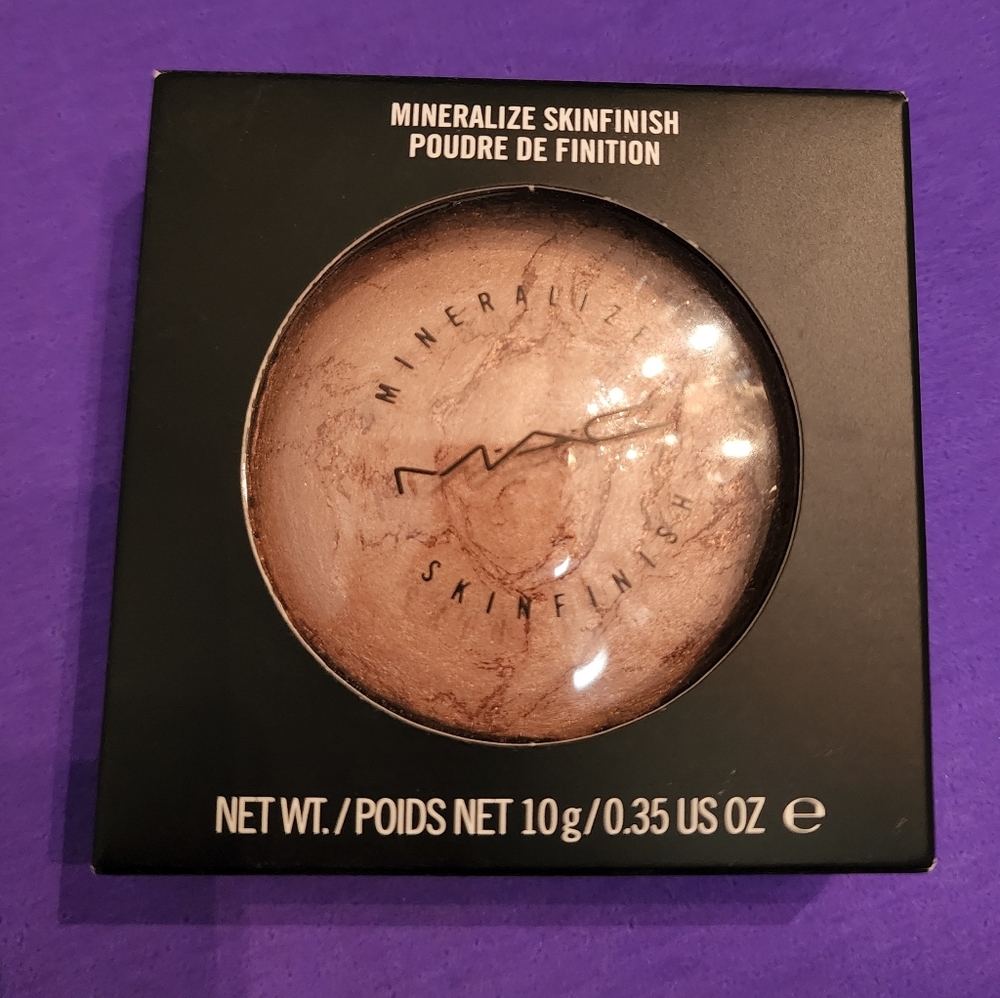 BNIB MAC Cosmetics Mineralized Skinfinish * Light Flush